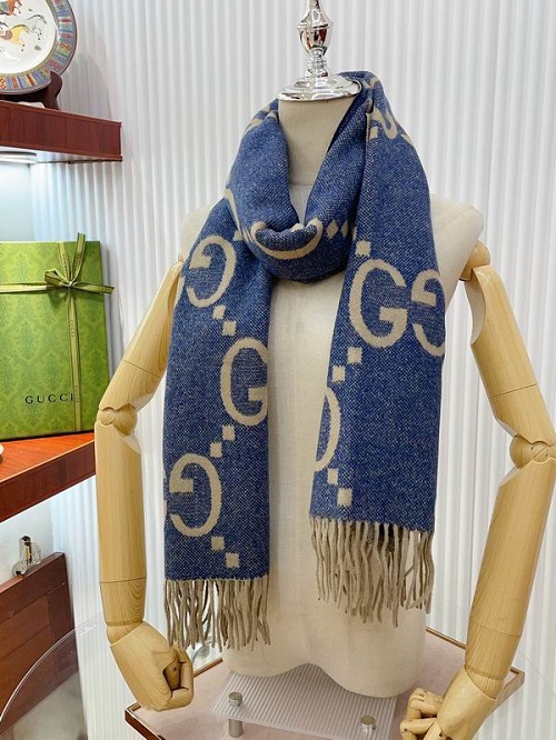 GUCCl brand scarf 23